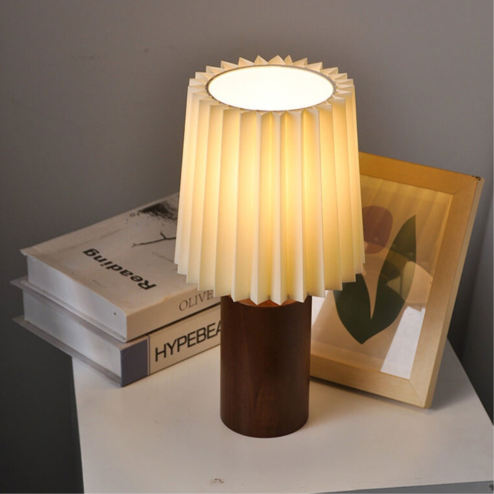 Lampe de table en tissu plissé style milieu du siècle avec socle en bois