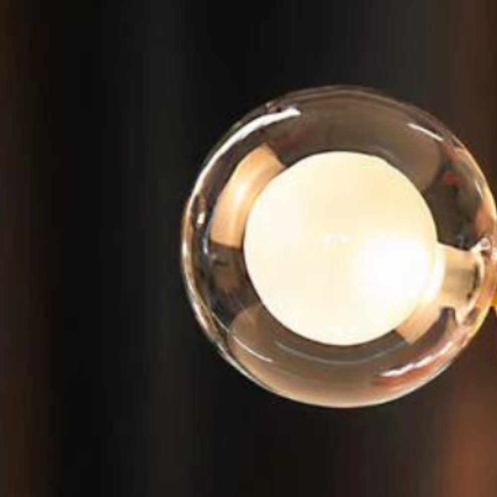 Lampe figurine de fille avec orbe en verre bulle - Décor pop art fantaisiste