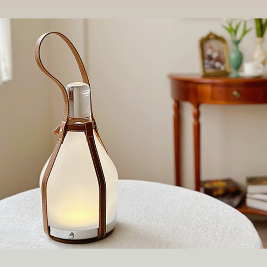 Laternen-Tischlampe mit Lederriemen – Moderne Mid-Century Tragbar