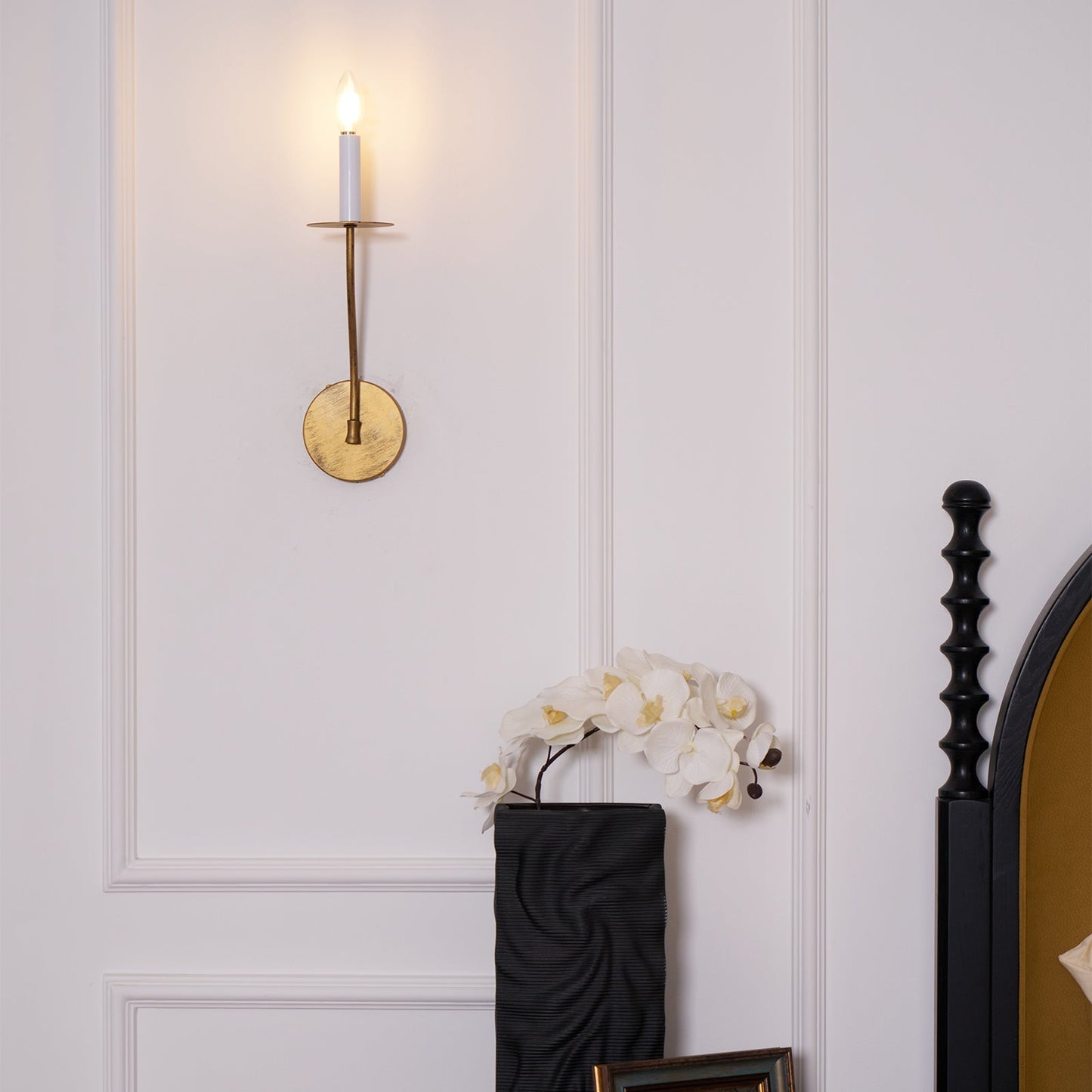 Kegelförmige Messing-Wandlampe