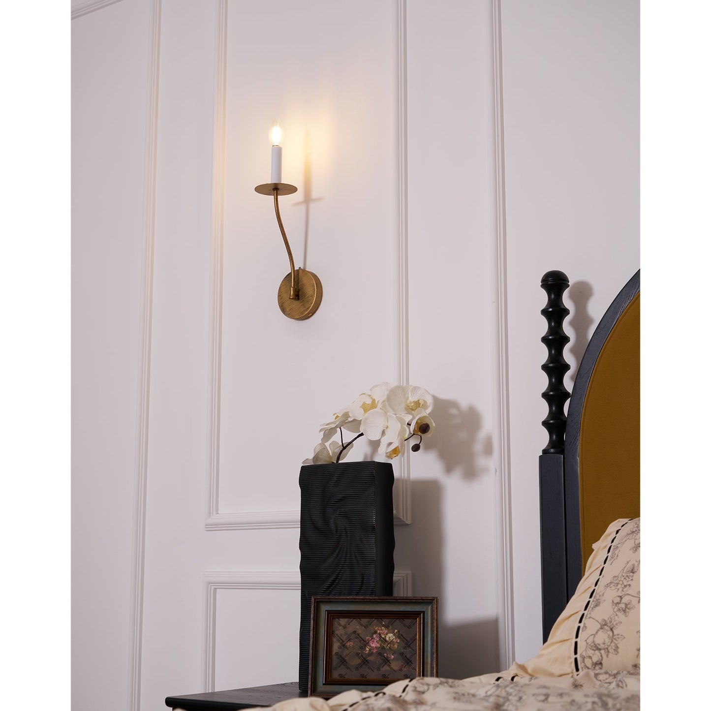 Kegelförmige Messing-Wandlampe