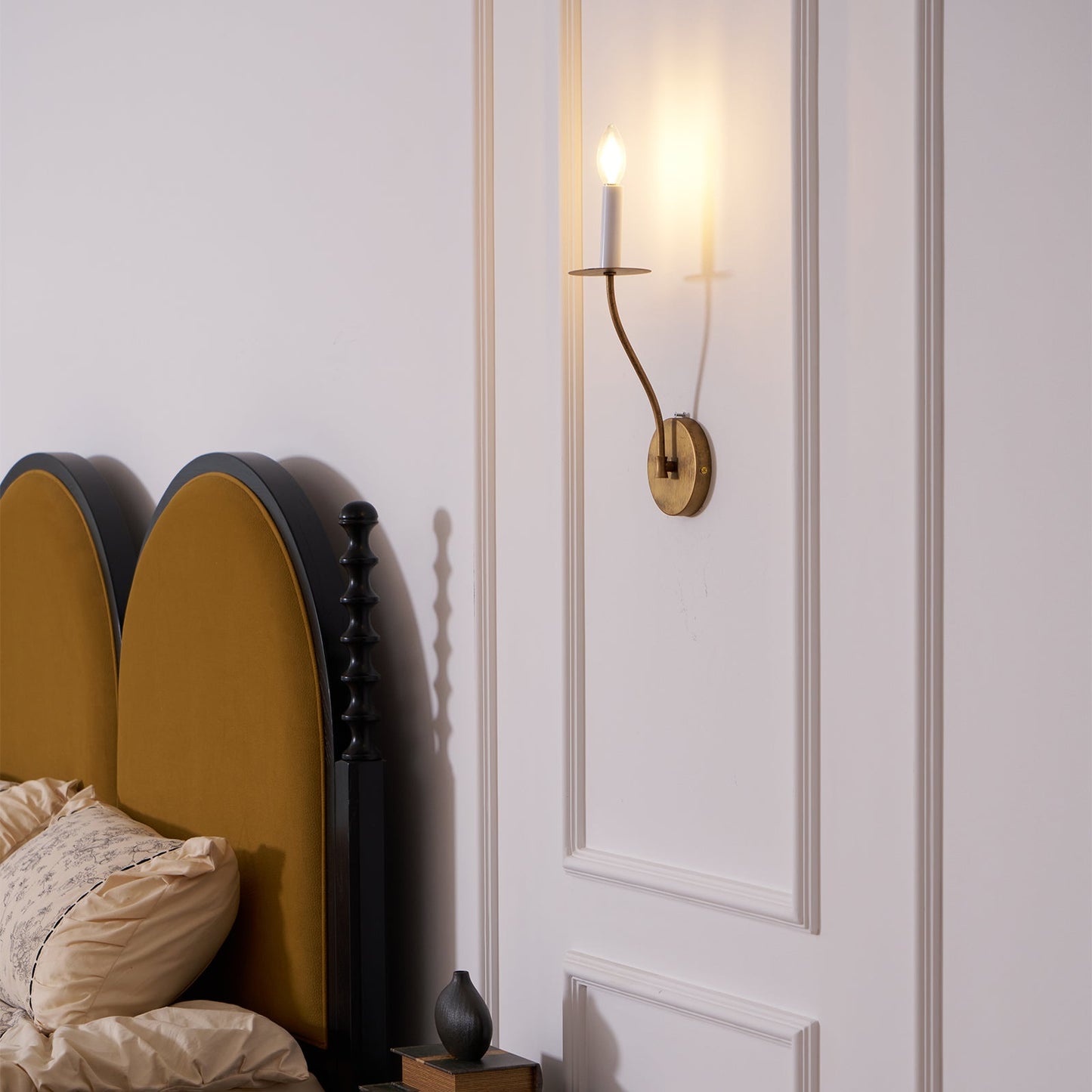 Kegelförmige Messing-Wandlampe