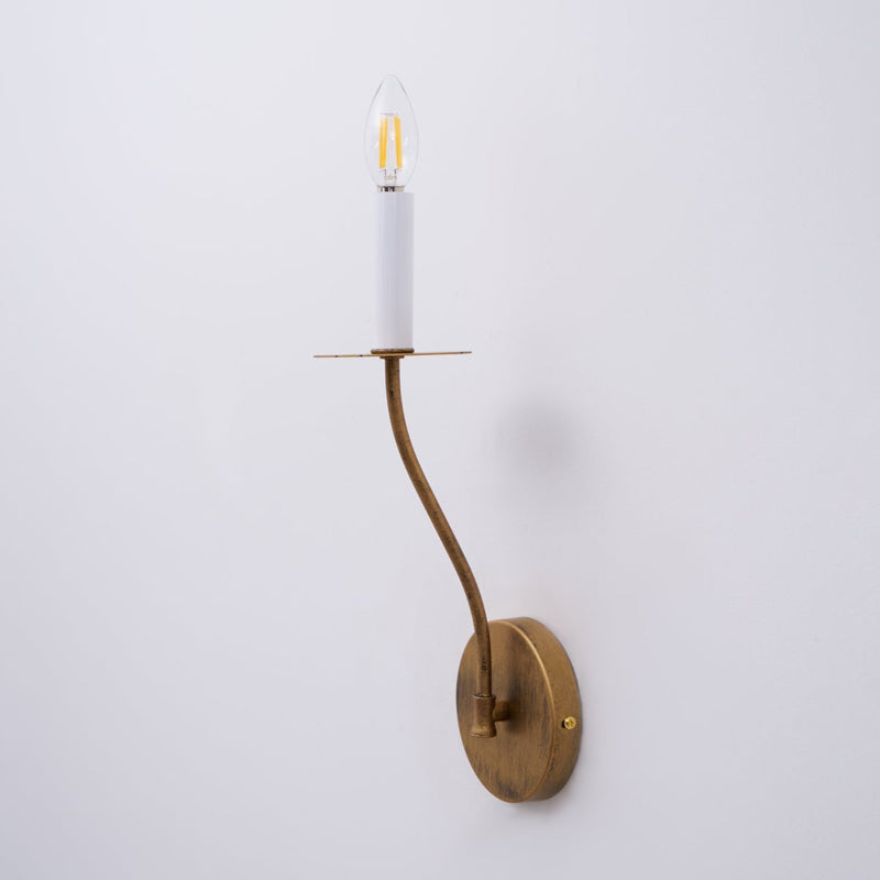 Kegelförmige Messing-Wandlampe
