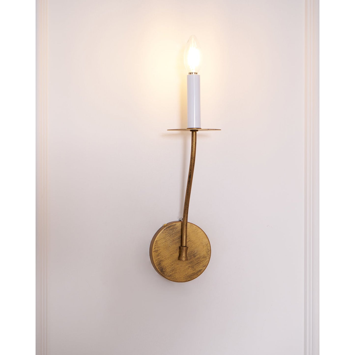 Kegelförmige Messing-Wandlampe