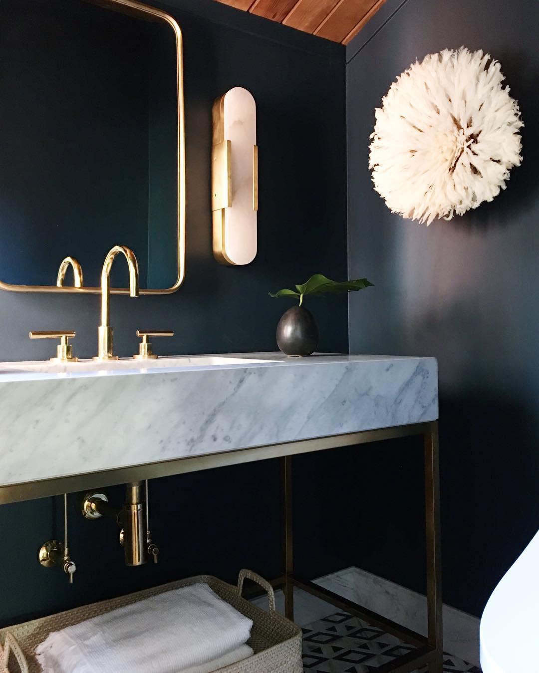 Stele Alabaster Sconce