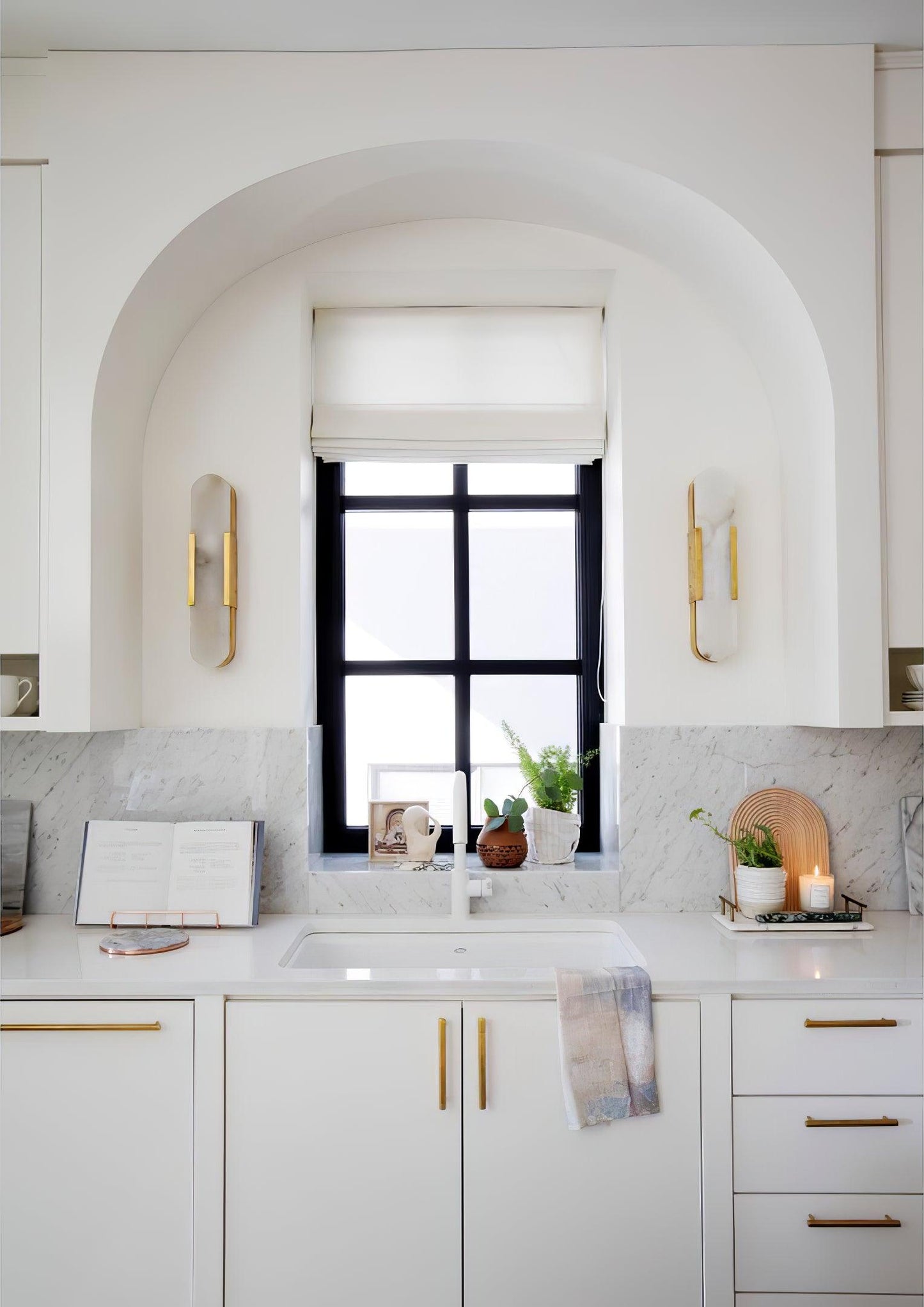 Stele Alabaster Sconce