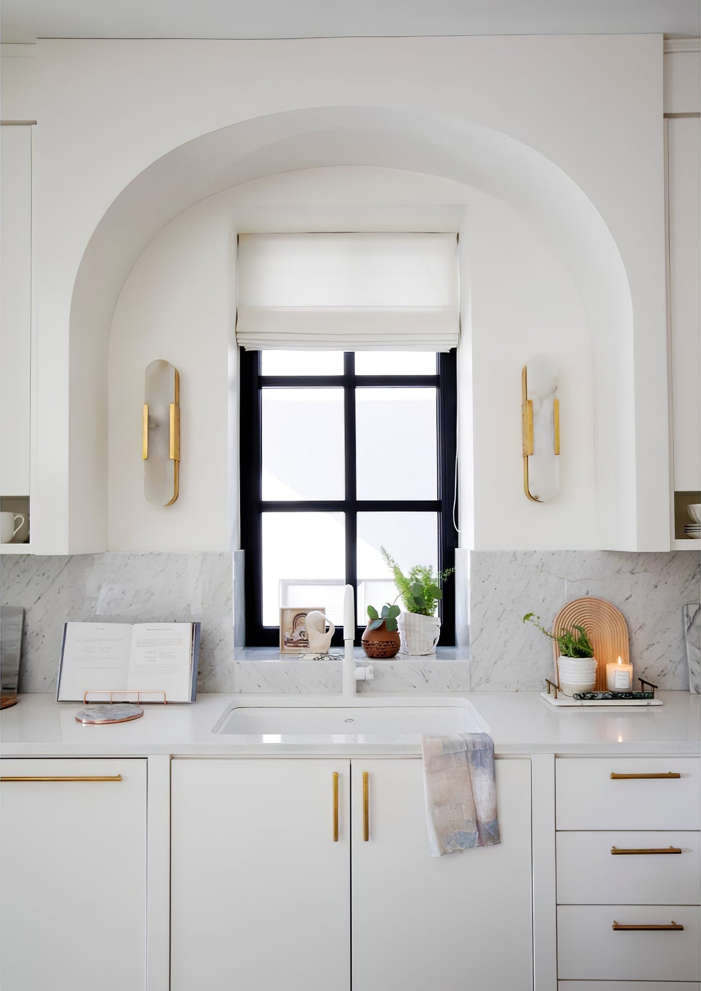 Stele Alabaster Sconce