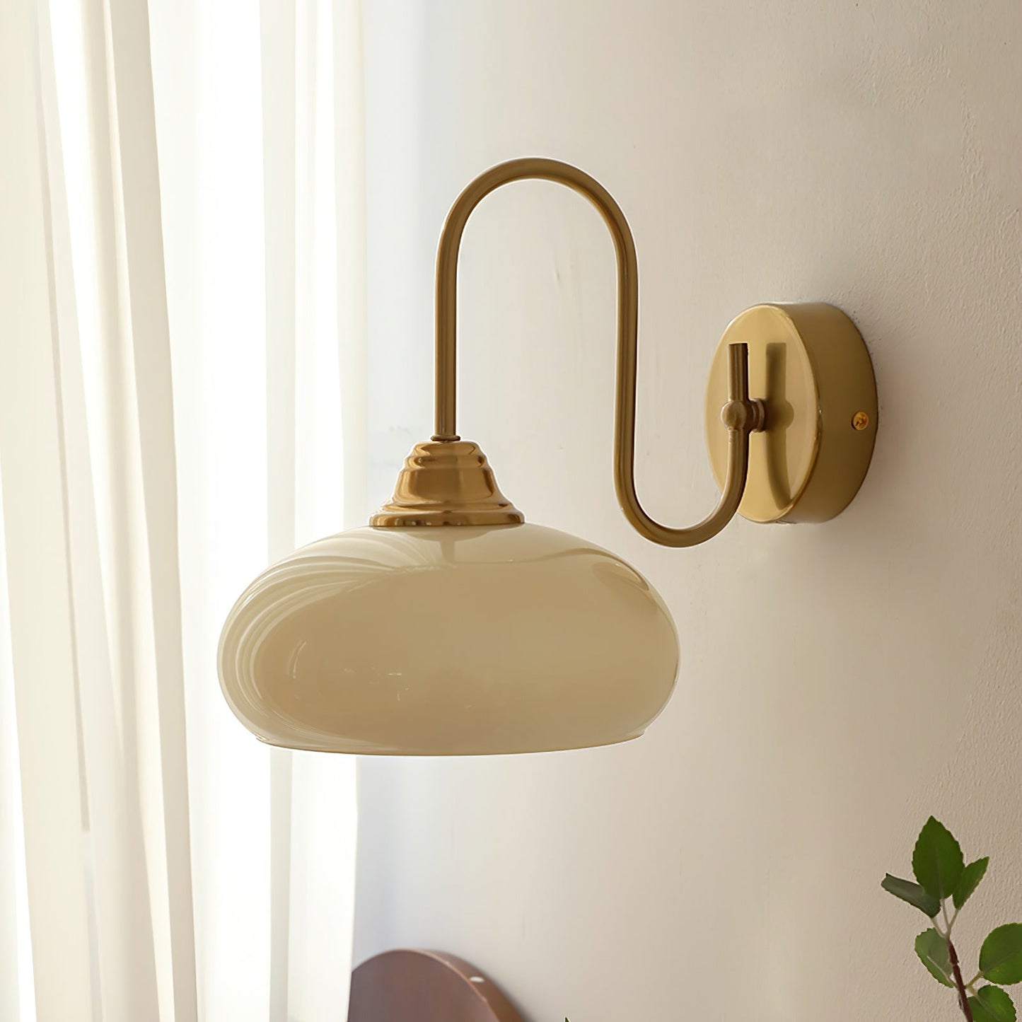 Aurore Messing Wandlampe