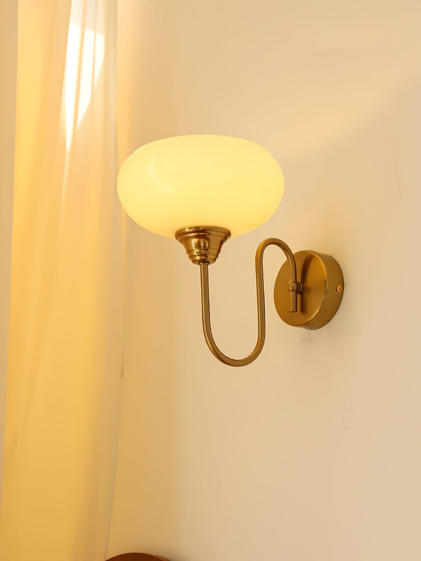 Aurore Messing Wandlampe