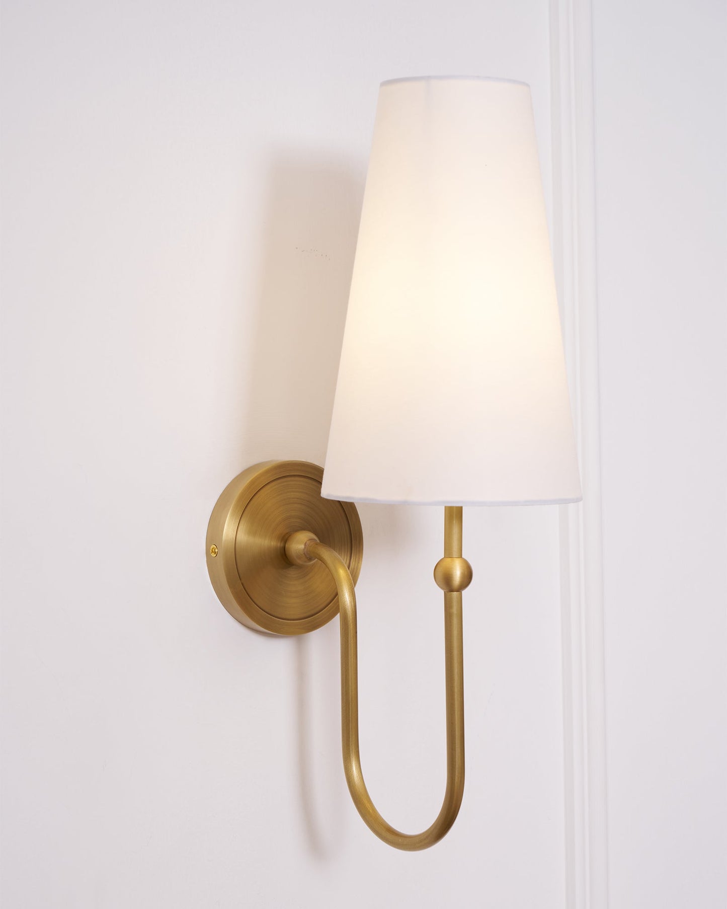 Steigbügel Messing Wandlampe