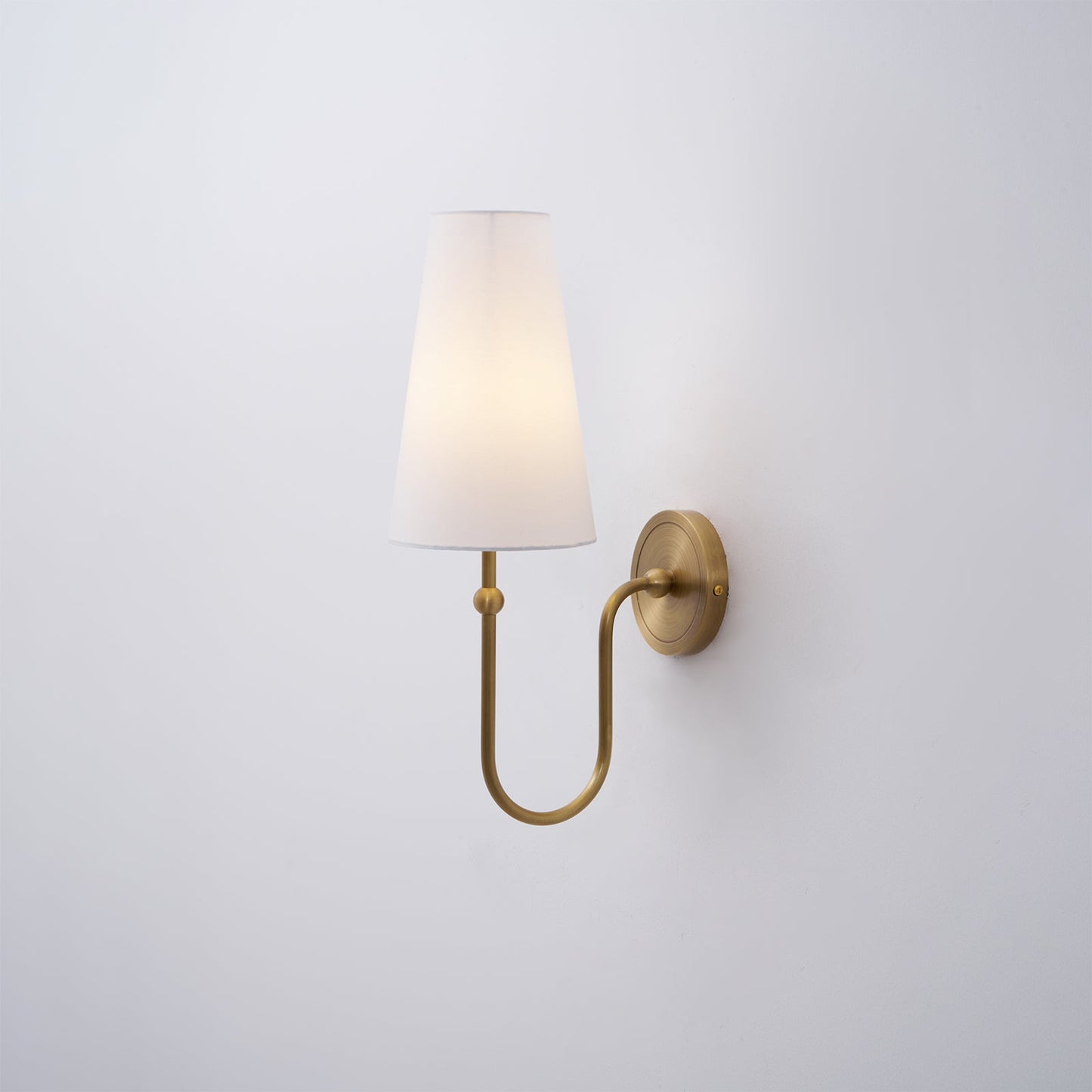Steigbügel Messing Wandlampe
