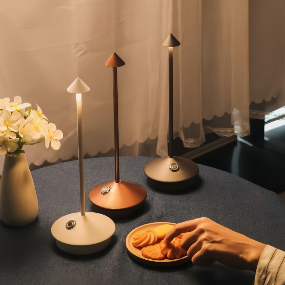 Lampe de table rechargeable sans fil avec abat-jour conique - Moderne et minimaliste