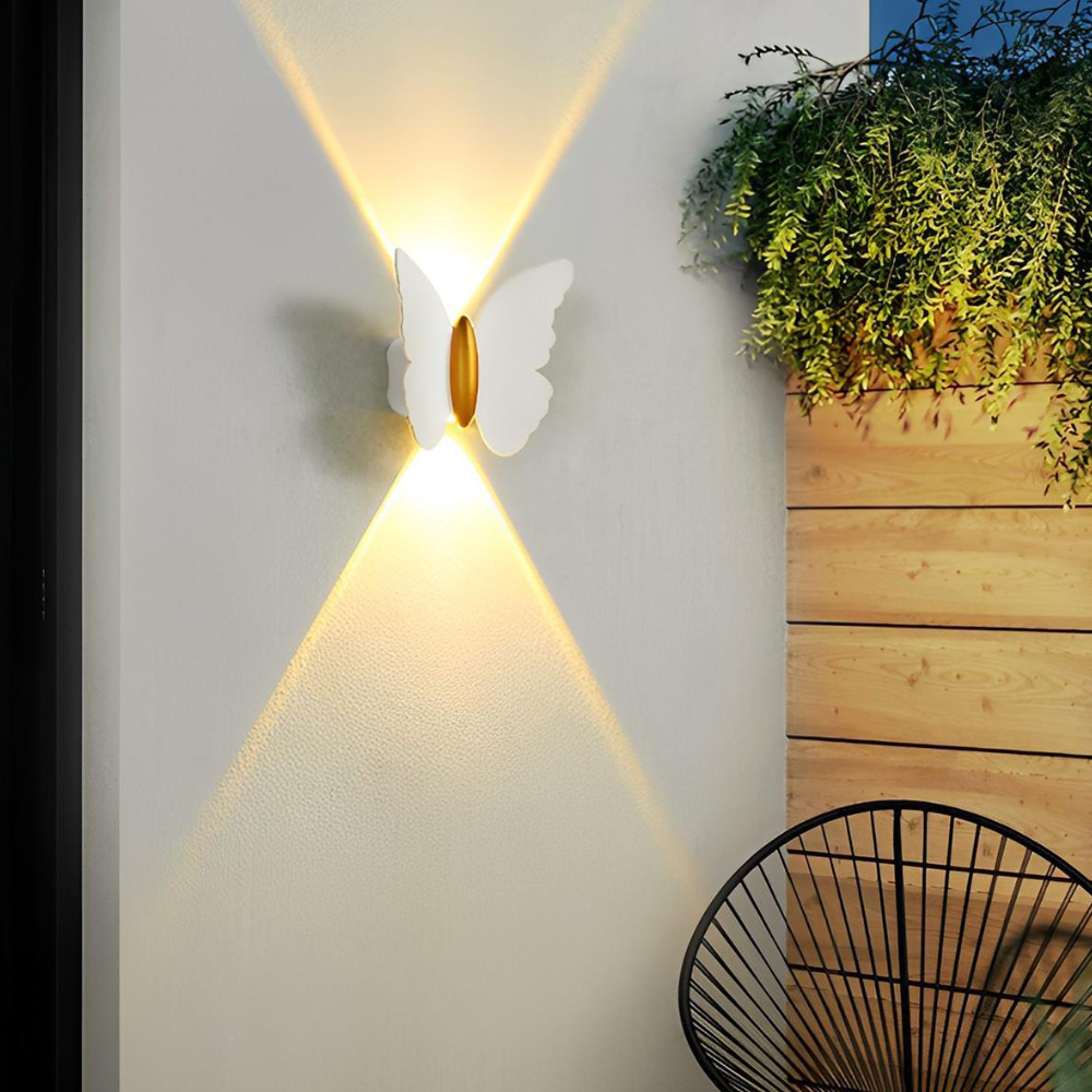 Permanente Außenhausbeleuchtung mit naturinspirierten Silhouetten – Moderne Wandleuchte