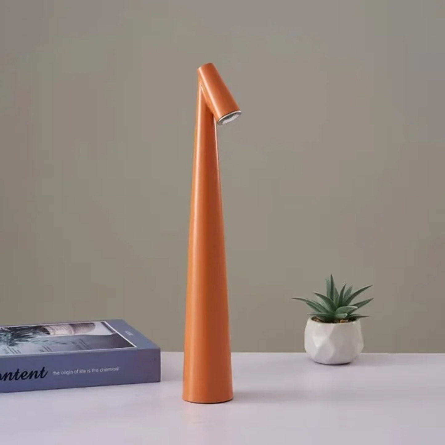 Lampe de table cône nordique minimaliste moderne - Veilleuse de bureau LED effilée