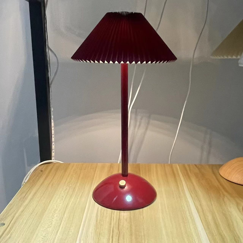 Lampe de bureau en métal avec abat-jour en tissu plissé scandinave, alimentée par USB