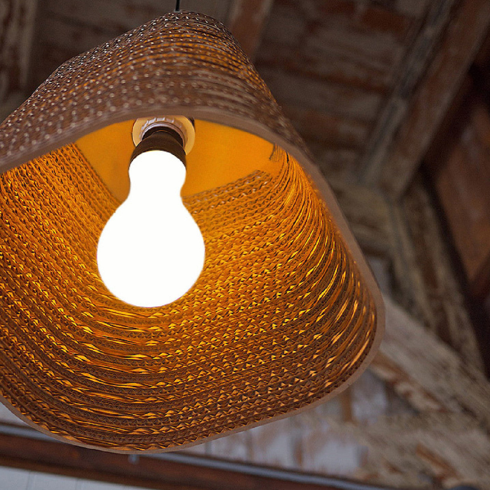 Suspension en papier ondulé moderne - Suspensions en nid d'abeille superposées