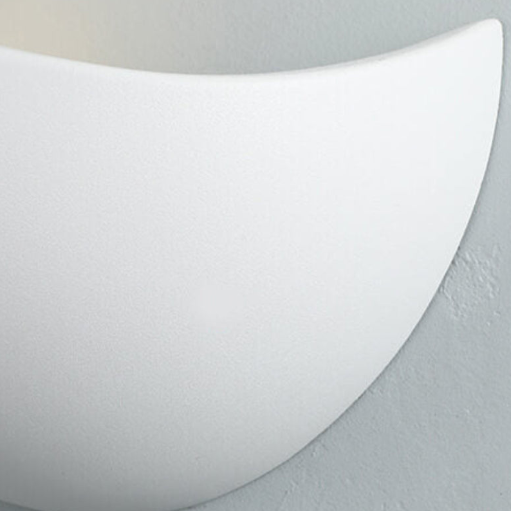Minimalistische Innen- und Außen-Wandlampe in Halbmondform – Moderne halbkreisförmige Beleuchtung mit zwei Lichtquellen