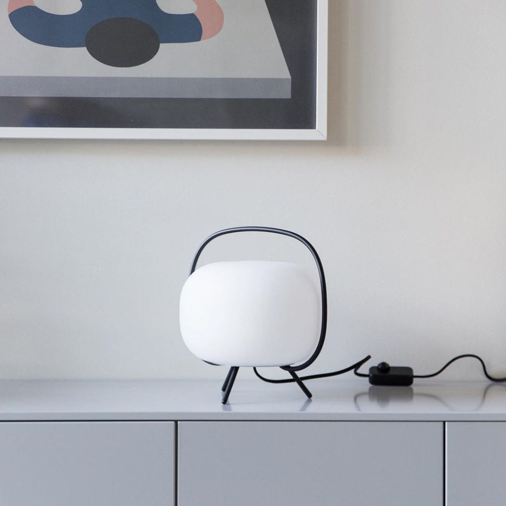 Moderne japanische Tischlaterne – Minimalistische mattierte Glas-Stimmungsleuchte