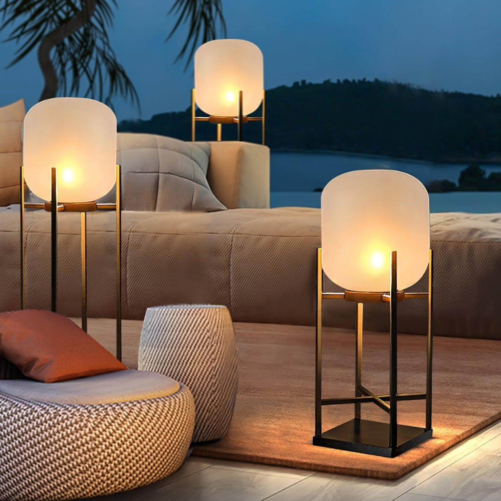 Lampadaire avec base résistante aux intempéries intégrant LED et gradation à distance