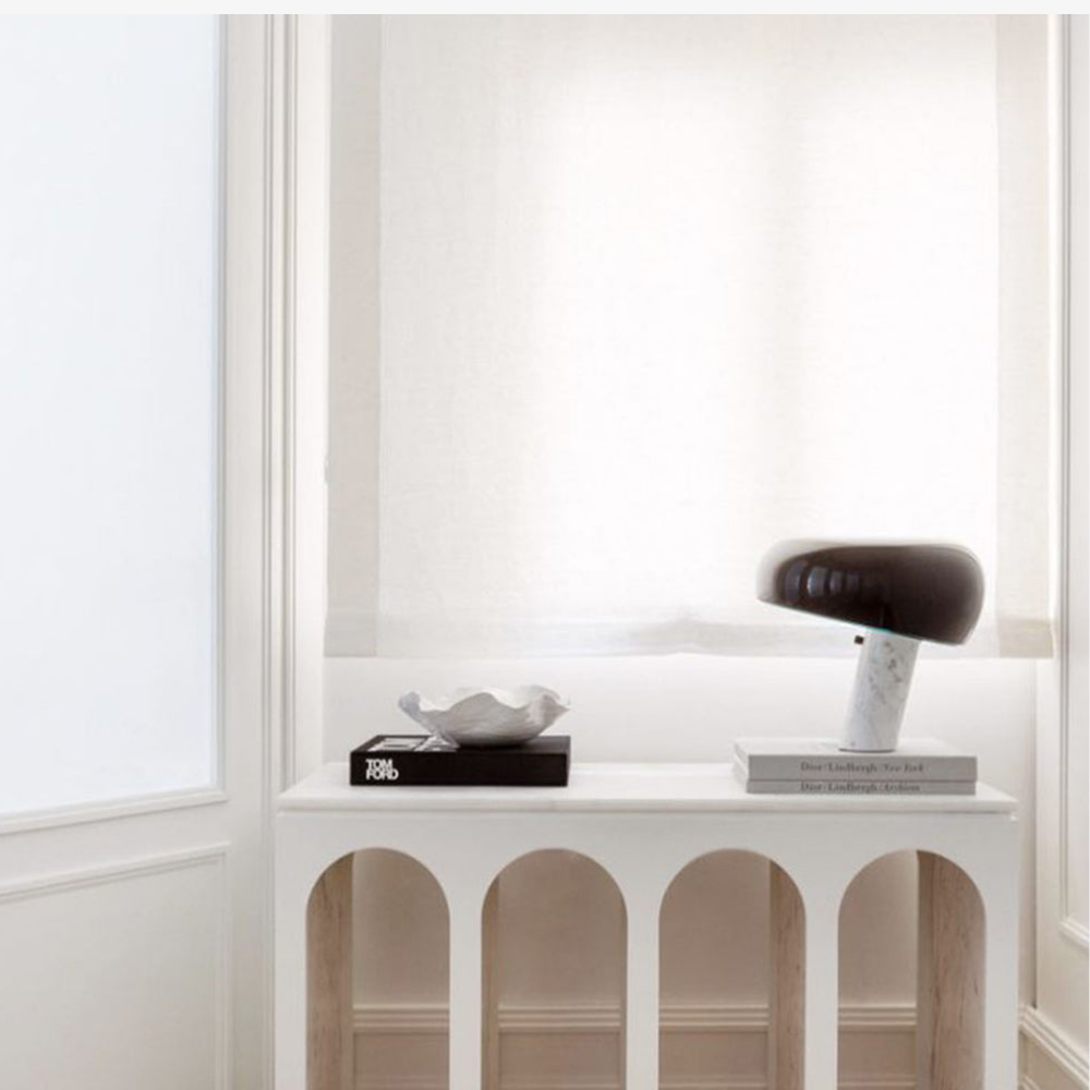 Architektonische Marmor-Basis-Akzentlampe – Minimalistische glänzende Steinsäulenleuchte