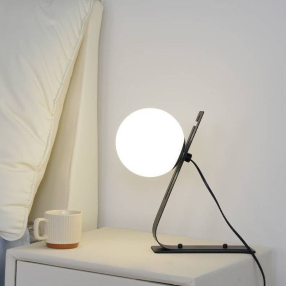 Tischlampe mit verstellbarem Glaskugel - Modernes Mid-Century Gold