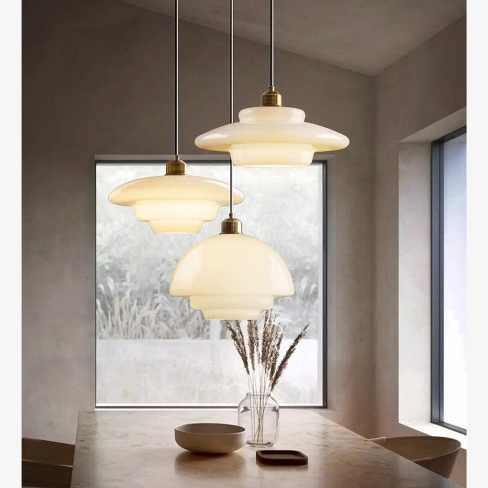 Moderne Opalglas-Schicht-Pendelleuchte – Art Deco Stufen-Silhouette Hängeleuchte
