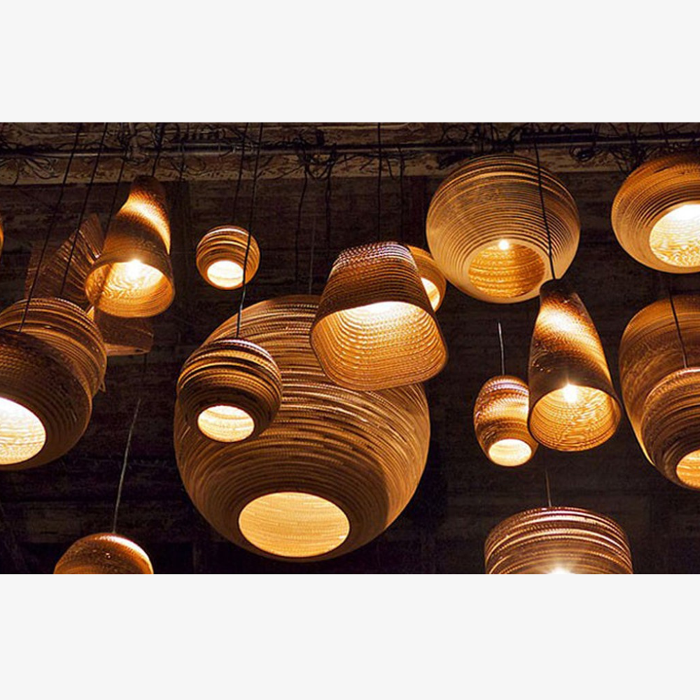 Suspension en papier ondulé moderne - Suspensions en nid d'abeille superposées