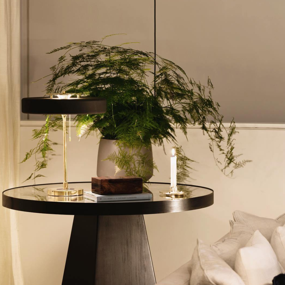 Tischlampe aus gesponnenem Metall mit Zugkette und Acryl-Diffusor – Industrial