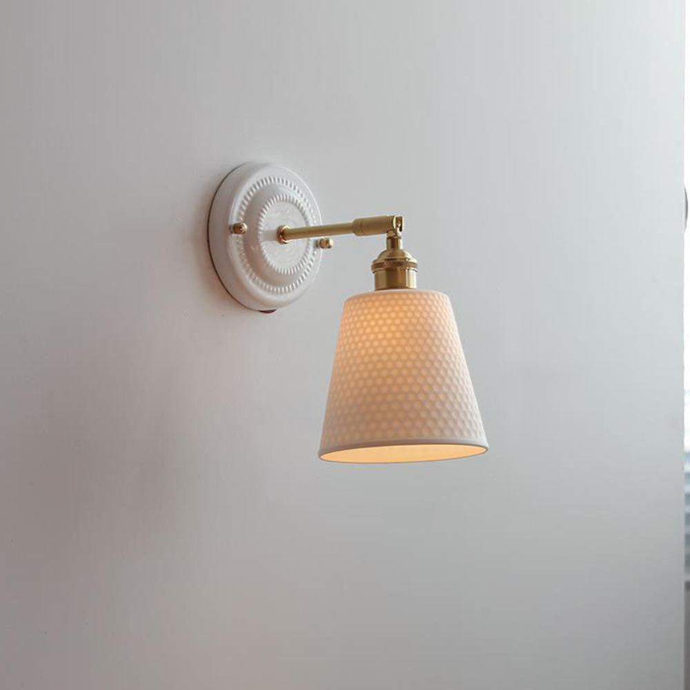Moderne handgefertigte Keramik-Wandlampe – Japanischer Messing-Wandstrahler