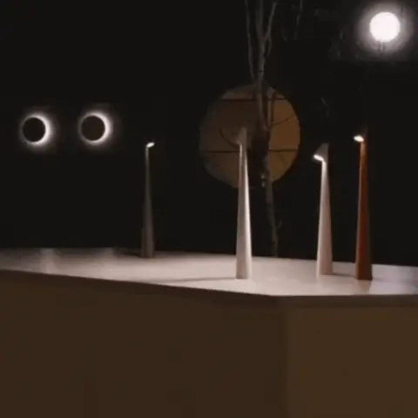 Lampe de table cône nordique minimaliste moderne - Veilleuse de bureau LED effilée