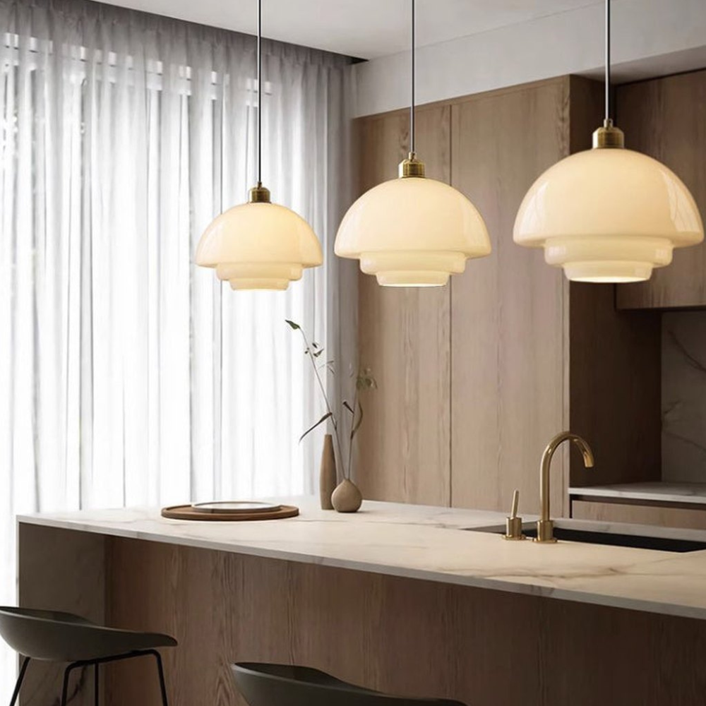 Moderne Opalglas-Schicht-Pendelleuchte – Art Deco Stufen-Silhouette Hängeleuchte