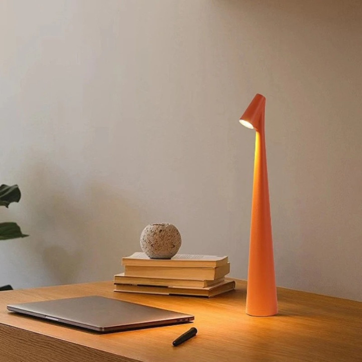 Lampe de table cône nordique minimaliste moderne - Veilleuse de bureau LED effilée
