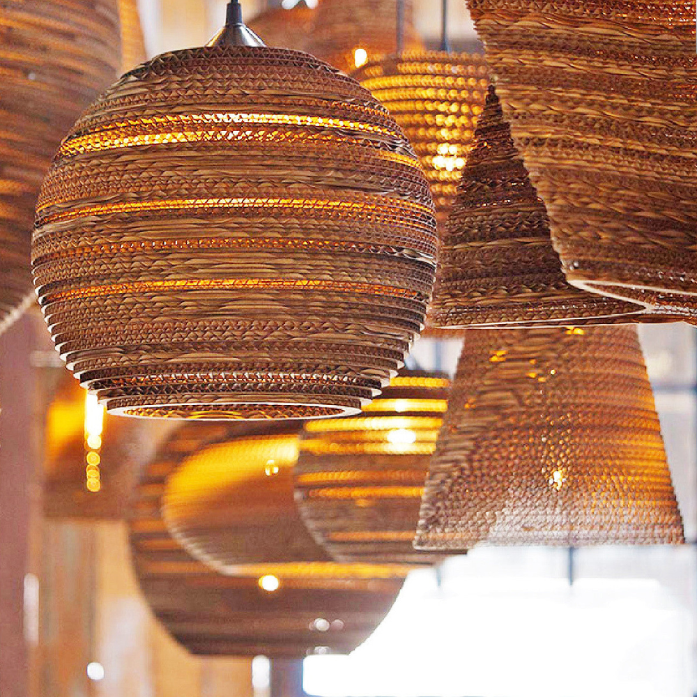 Suspension en papier ondulé moderne - Suspensions en nid d'abeille superposées