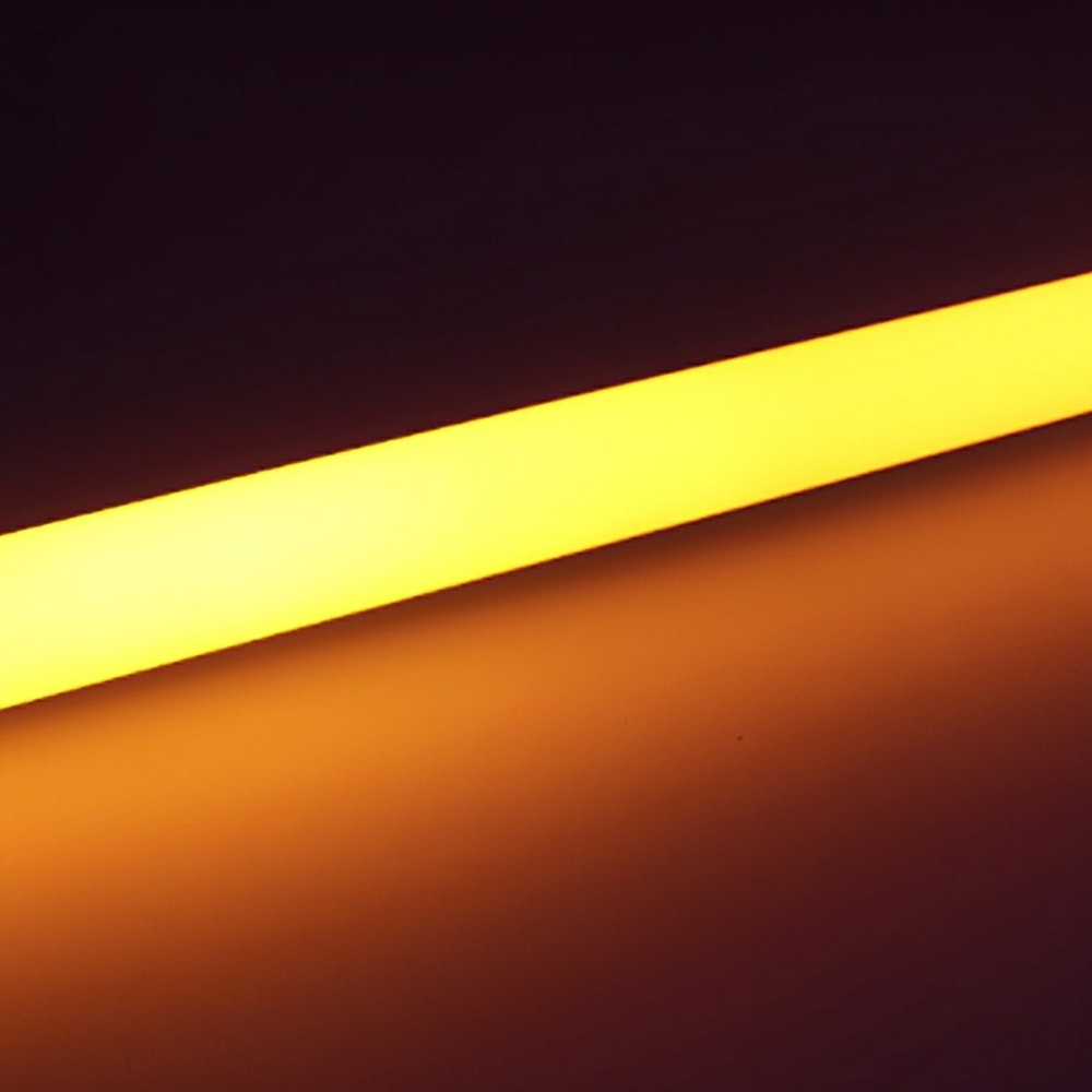 LED-Bodenleuchten mit zylindrischem Stabprofil und Type-C-Akkuaufladung