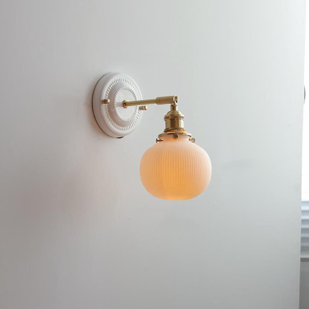 Moderne handgefertigte Keramik-Wandlampe – Japanischer Messing-Wandstrahler