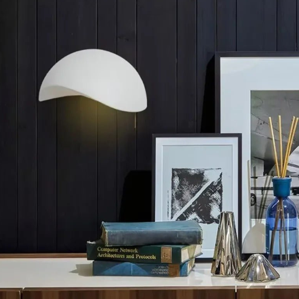 Minimalistische Innen- und Außen-Wandlampe in Halbmondform – Moderne halbkreisförmige Beleuchtung mit zwei Lichtquellen