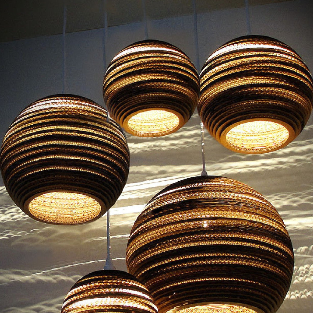 Suspension en papier ondulé moderne - Suspensions en nid d'abeille superposées