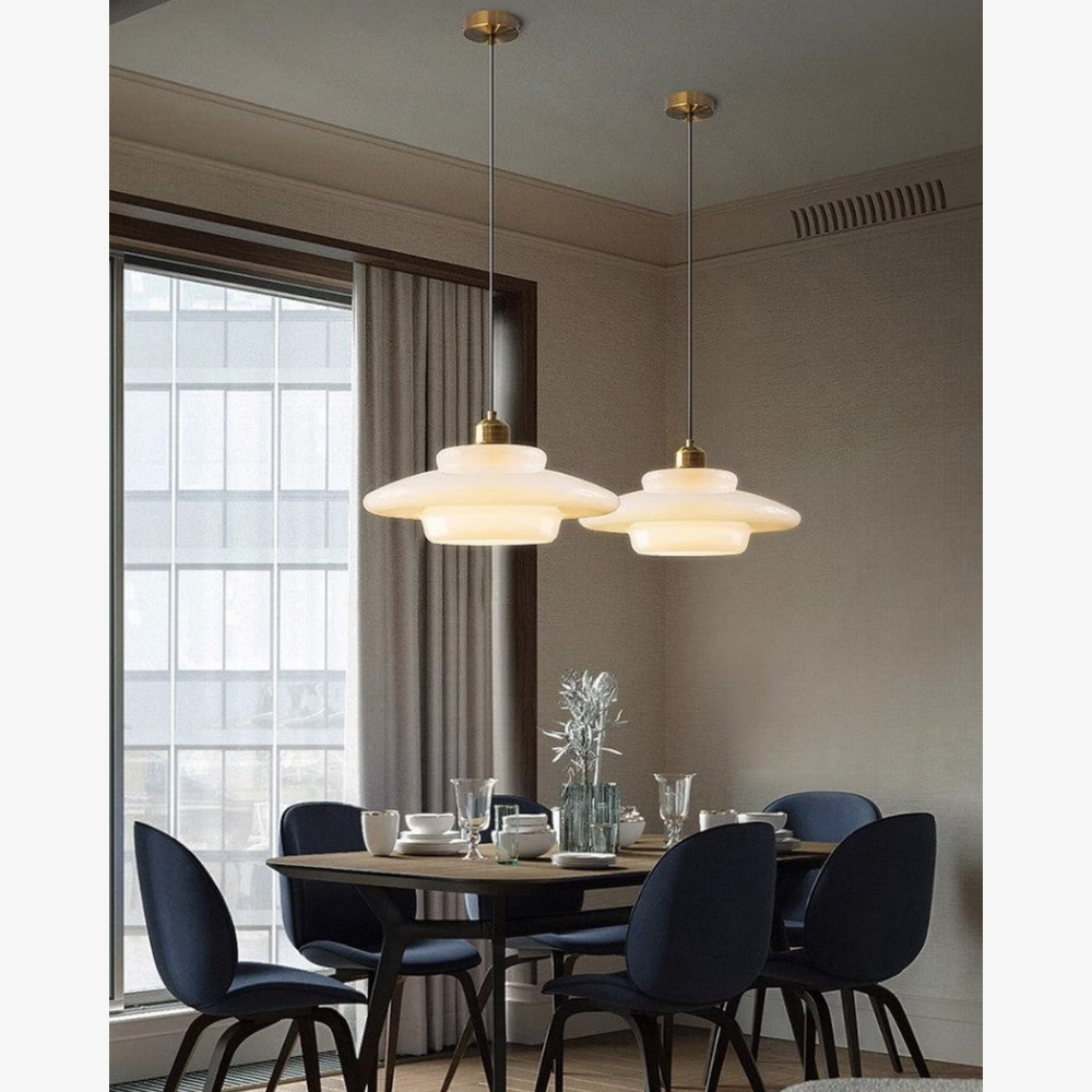 Moderne Opalglas-Schicht-Pendelleuchte – Art Deco Stufen-Silhouette Hängeleuchte