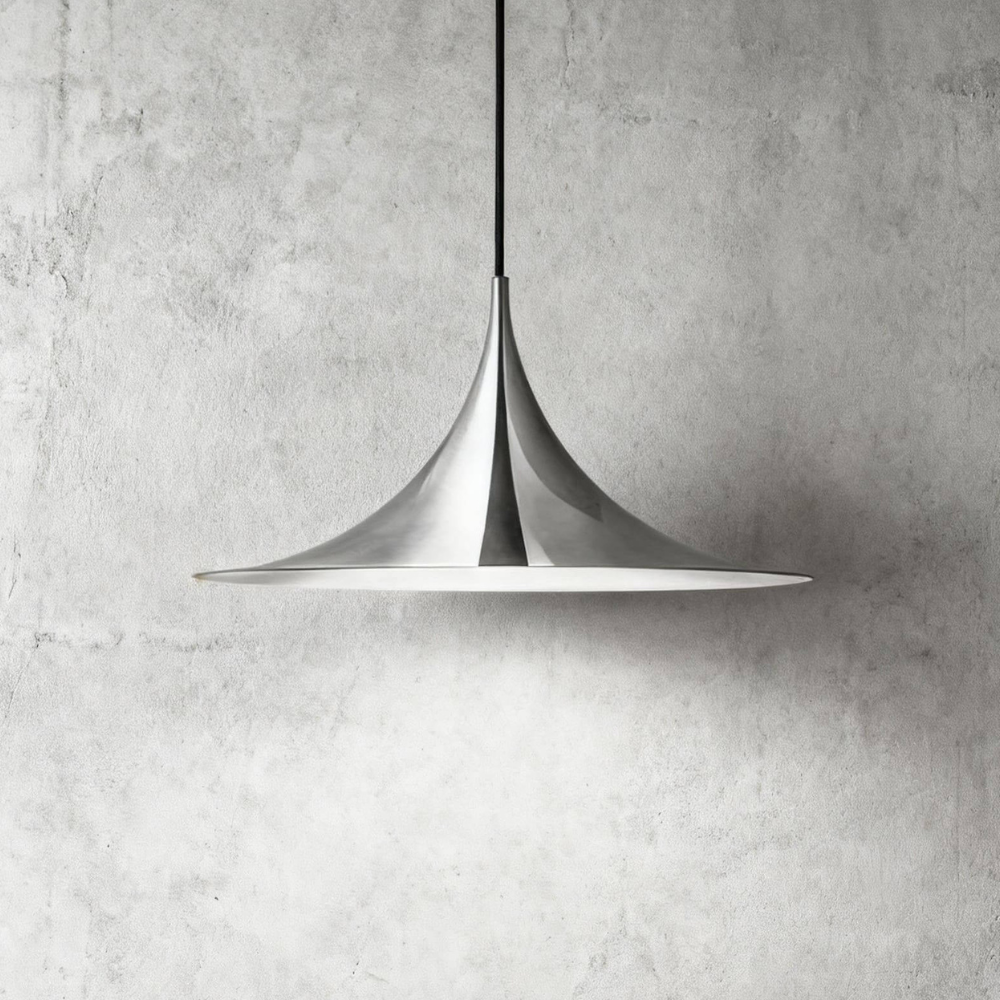 Gebogene Metall-Pendelleuchte mit Stahlschirm – Dänischer Mid-Century-Stil