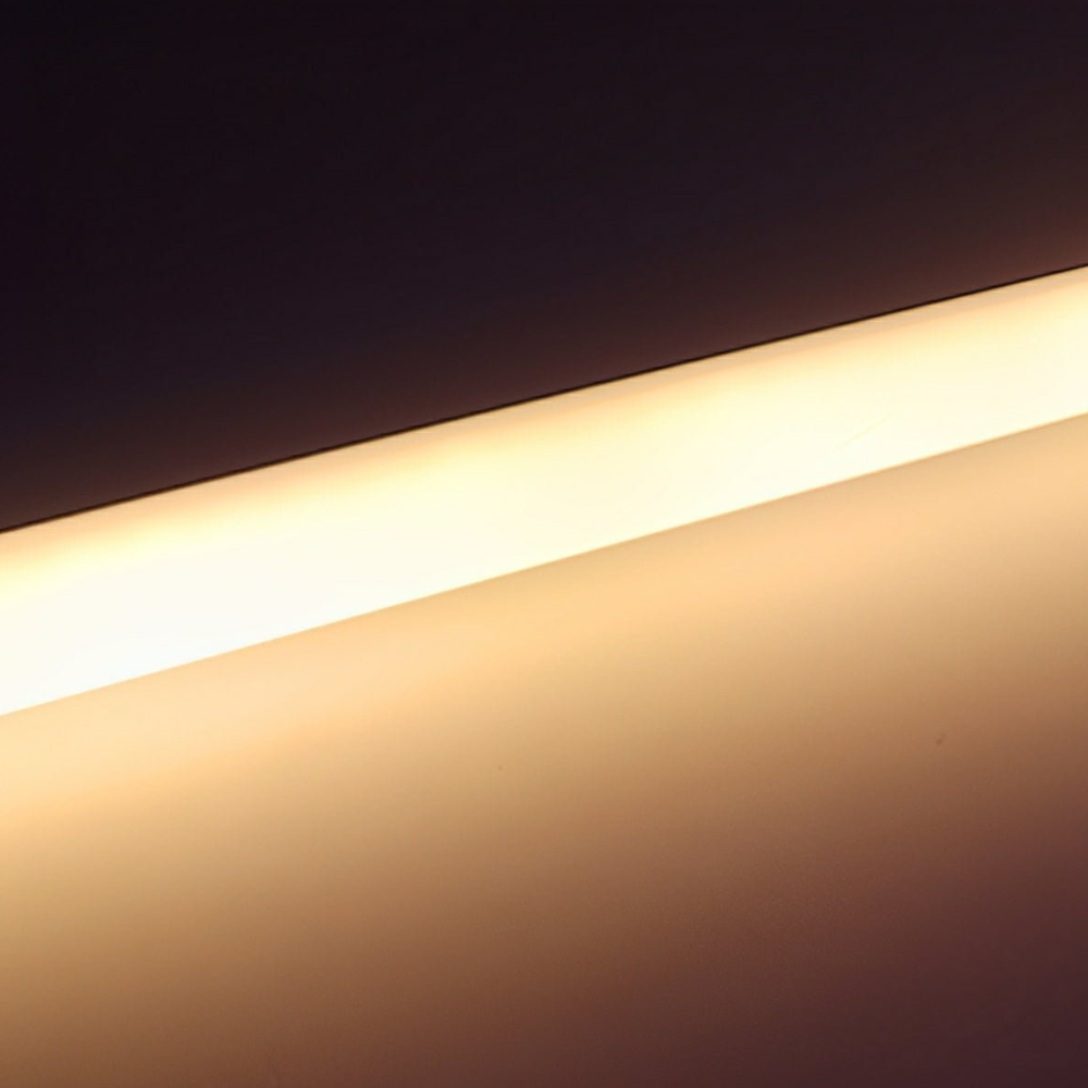 LED-Bodenleuchten mit zylindrischem Stabprofil und Type-C-Akkuaufladung