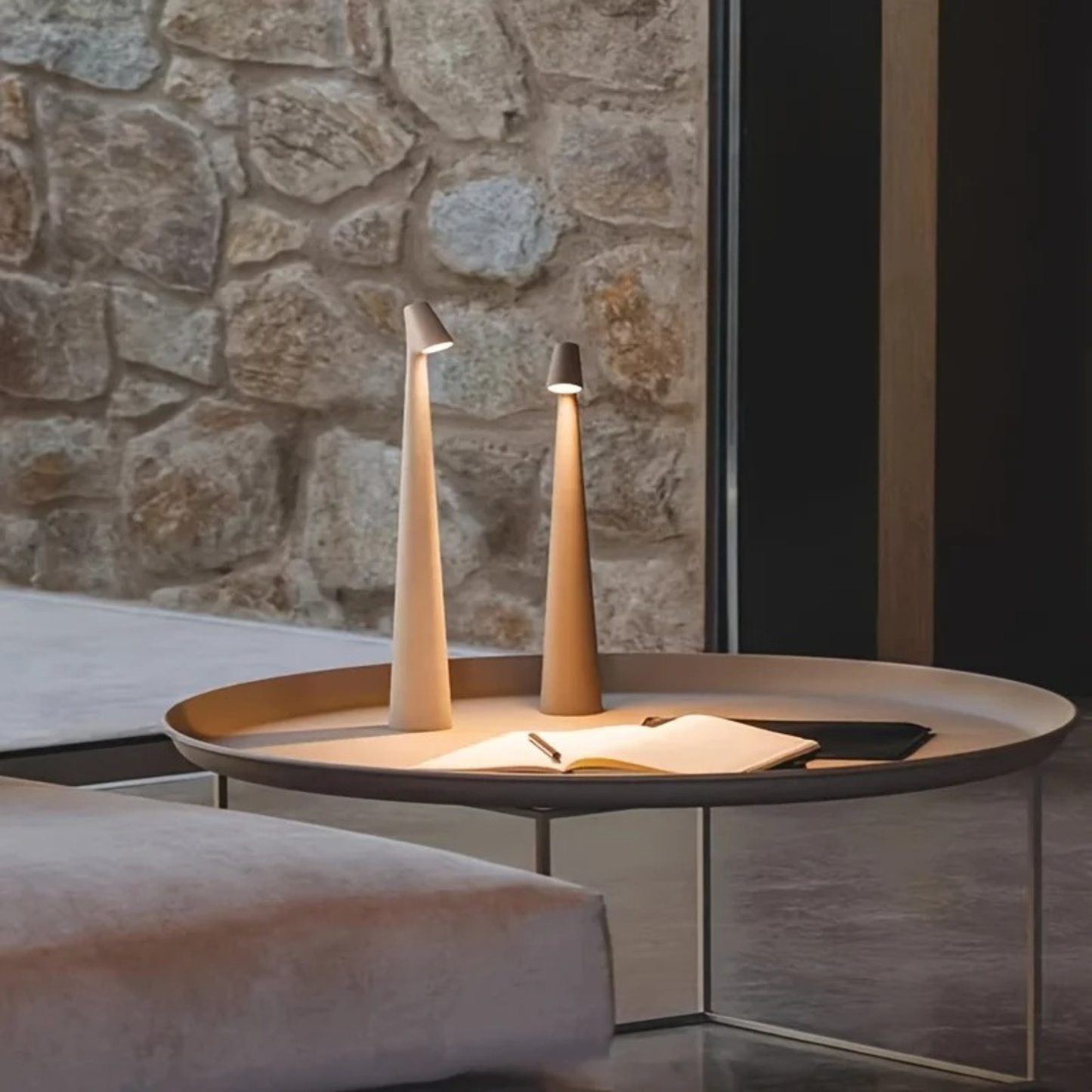 Lampe de table cône nordique minimaliste moderne - Veilleuse de bureau LED effilée