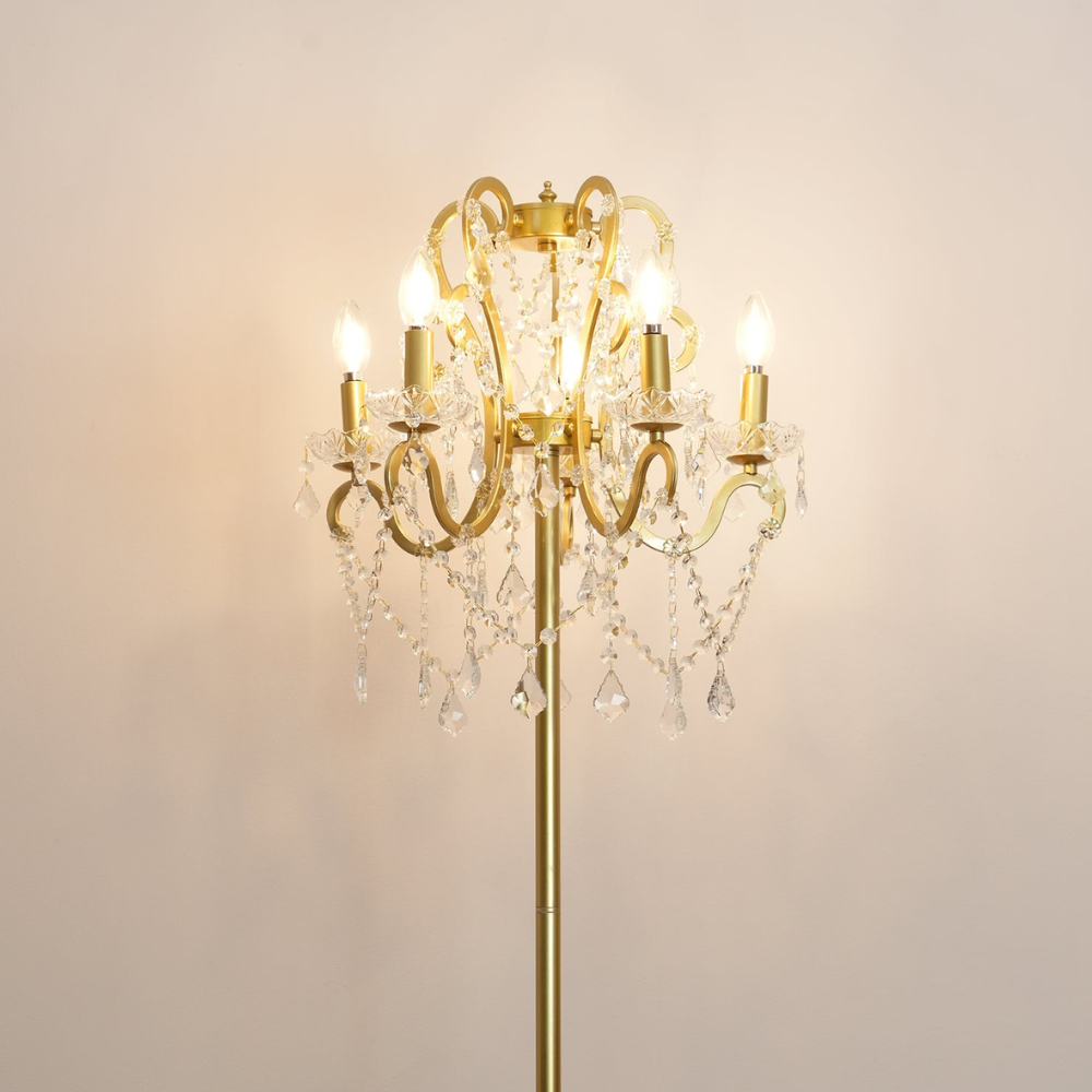 Dimmbare Stehlampe mit kunstvollem Eisenornament und facettierten Kristallsträngen