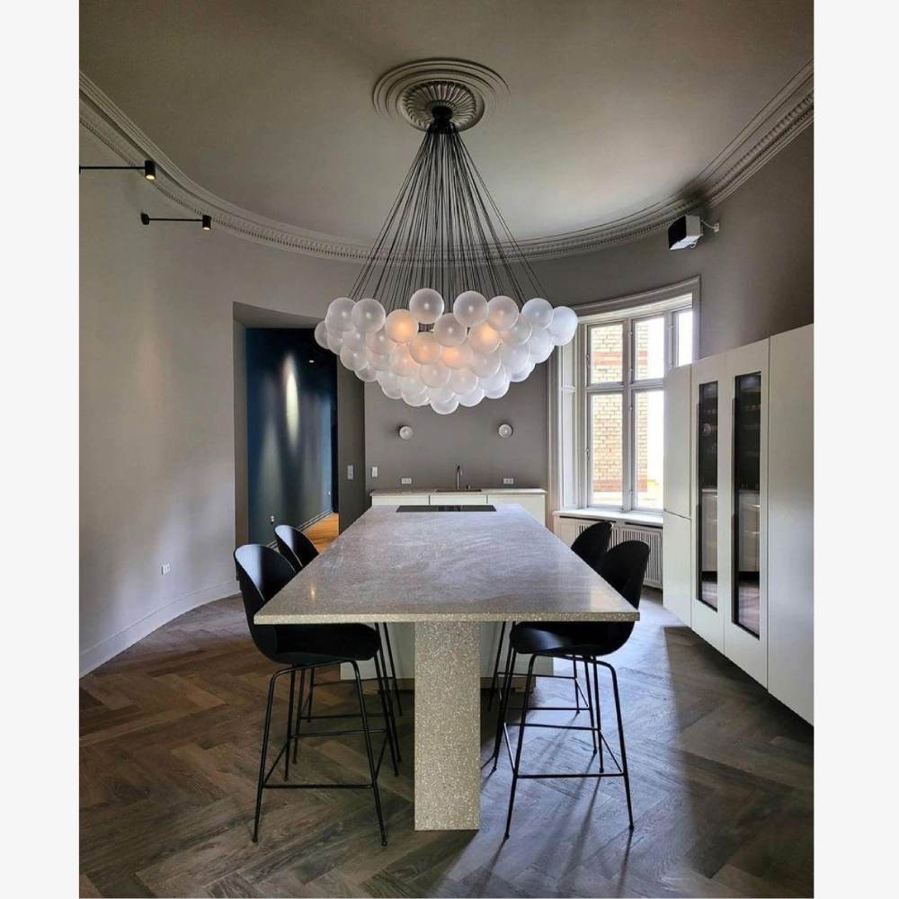 Kronleuchter mit Cluster-Glaskugelschirmen und verstellbarer Stange – Mid Century