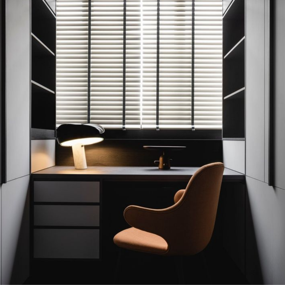 Architektonische Marmor-Basis-Akzentlampe – Minimalistische glänzende Steinsäulenleuchte