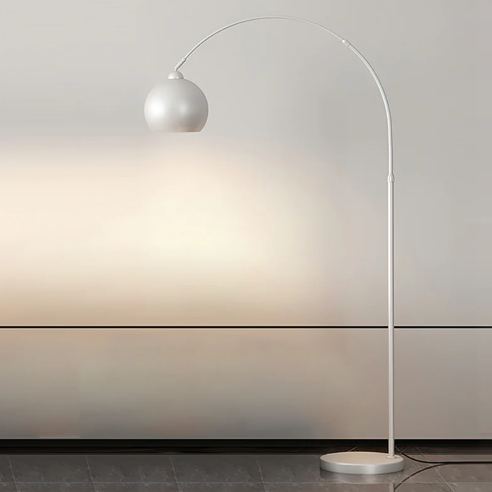 Bogen-Stehlampe mit kugelförmigem Metallschirm und Edelstahlgestell