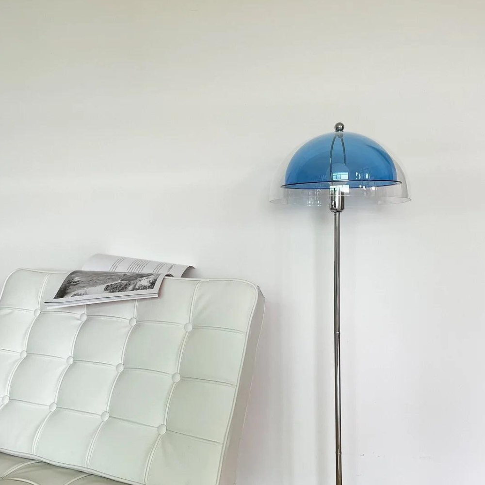 Stehlampe mit doppellagigem Acrylkuppel-Schirm und verchromtem Metallständer