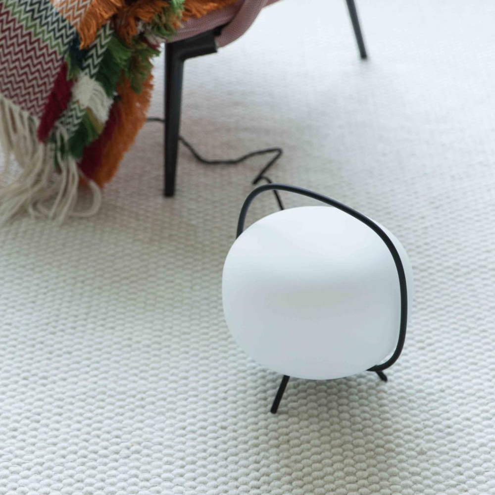 Moderne japanische Tischlaterne – Minimalistische mattierte Glas-Stimmungsleuchte