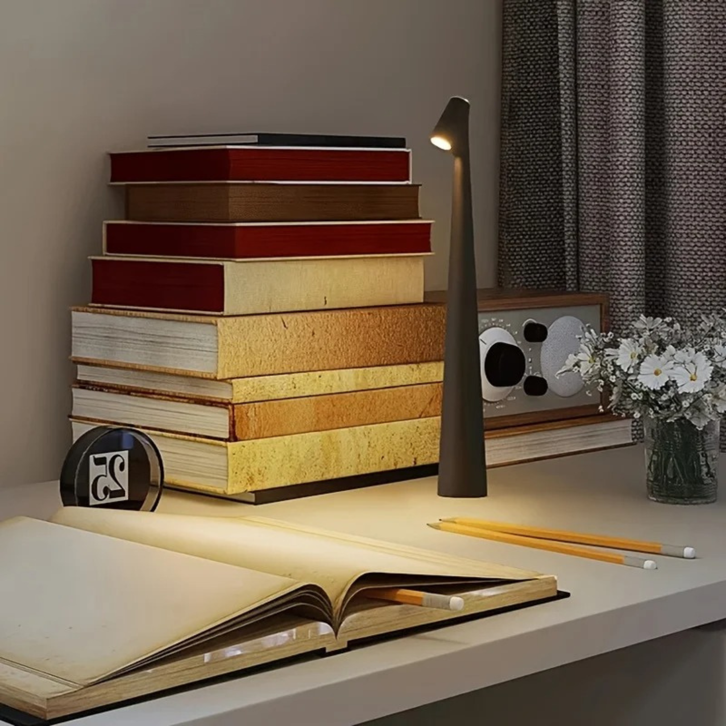 Lampe de table cône nordique minimaliste moderne - Veilleuse de bureau LED effilée