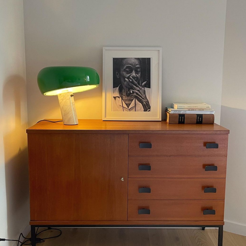Architektonische Marmor-Basis-Akzentlampe – Minimalistische glänzende Steinsäulenleuchte