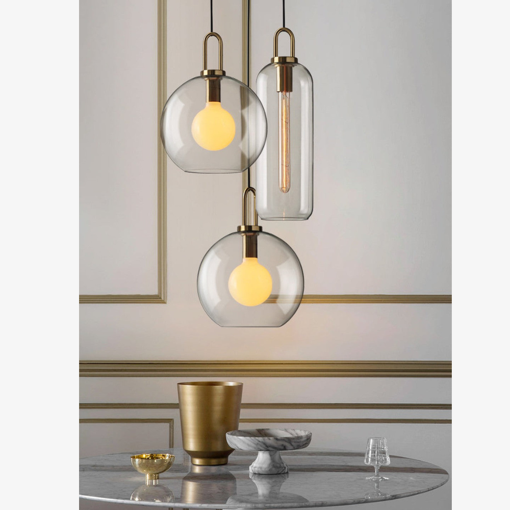 Globus- und Kapselglas-Hängeleuchte mit Messingbogen – Moderner Stil